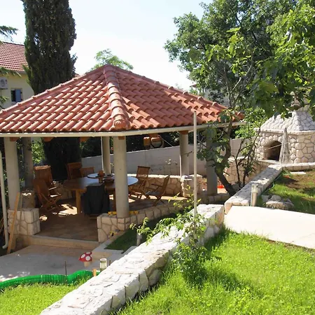 In 13938 דירה *