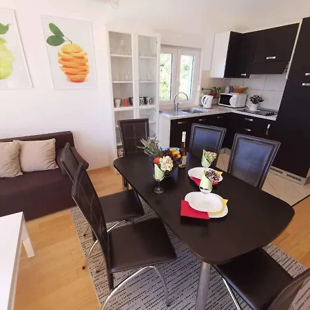 Appartement In 13938 Selce